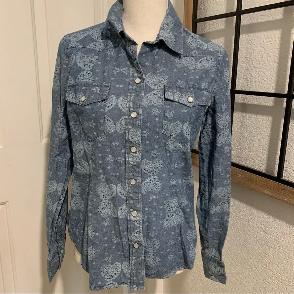 Levi’s long sleeve paisley jean colored shirt S - Picture 1 of 9